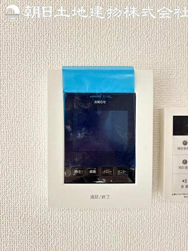 【モニター付きインターフォン】来訪者を映像で確認するシンプルな設備ながらセキュリティ効果はマル。