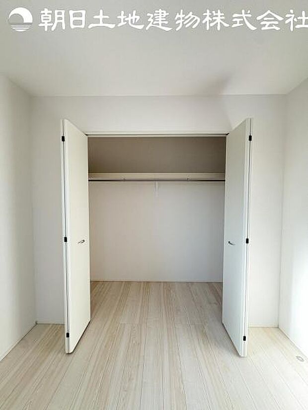 【収納】全居室に収納を完備しておりますので、すっきりとした空間を最大限活用出来ます。