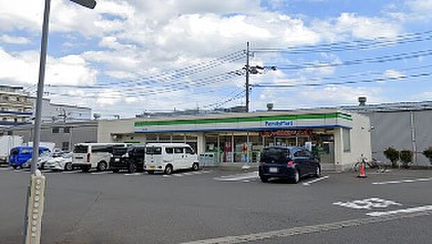 【ファミリーマート 厚木長谷店】612m 店員さんの対応が丁寧で気持ちのいい買い物ができます。