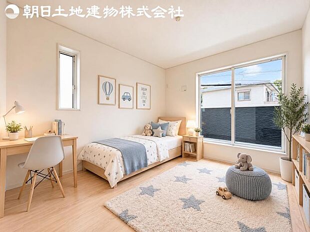 【洋室】開口部いっぱいから取り入れた柔らかな日差しとフローリングの色味が調和し快適空間を演出します。※家具や小物等はCG合成です。