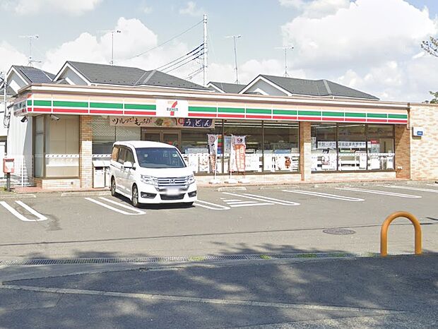 【セブンイレブン 小谷1丁目店】336m 駐車場はいつも混んでいて人気がある。店員さんの対応も良い。