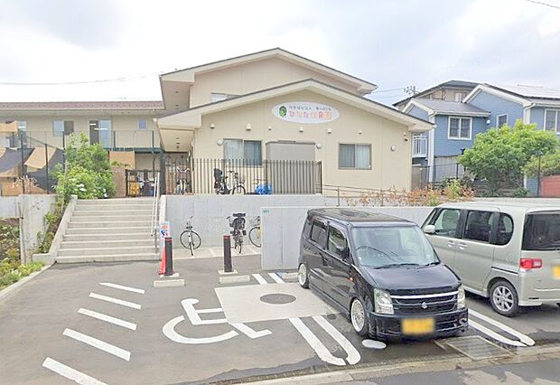 【ひなた保育園】399ｍ　園外保育で自然に触れ合ったり、創造力を豊かにするような創作活動をおこなうことに熱心な保育園です。