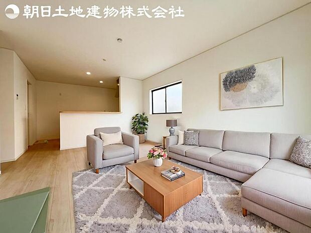 【リビング】静寂も喧騒も楽しめるご家族のお気に入りの大空間。いつまでもその場にいたくなる心地よさがご家族を繋げます。※家具等はCG合成です。