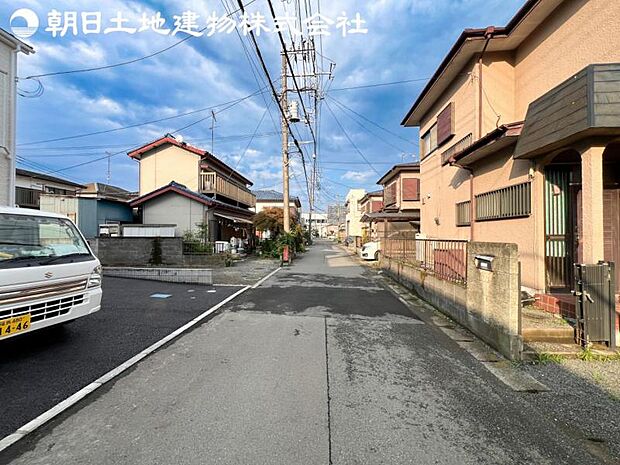 【前面道路】周辺はのんびりした住環境で公園等点在しておりますので散歩コースに困りません。