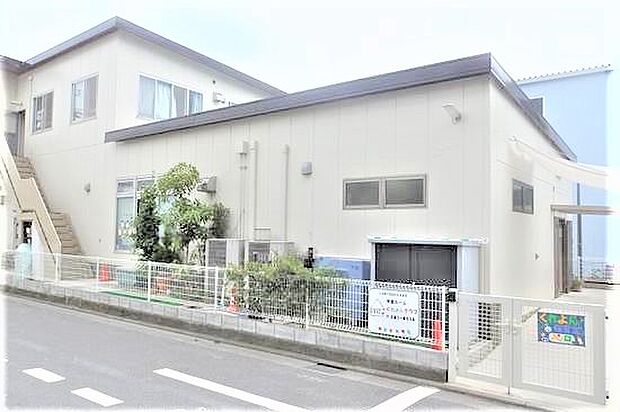 【くれよん保育園】832m 小規模で家庭的な保育室です。子どもにじっくり向き合い、子ども達の自主性を尊重してくれます。