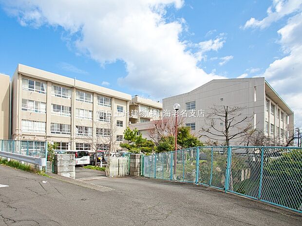 【厚木市立小鮎中学校】2650m 歴史は古く、昭和22年創立の中学校です。 部活が盛んで特に吹奏楽部は2年連続で関東大会にまで出場した実績があります。