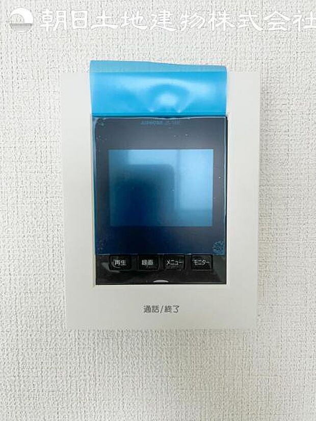 【モニター付きインターフォン】来訪者を映像で確認するシンプルな設備ながらセキュリティ効果はマル。
