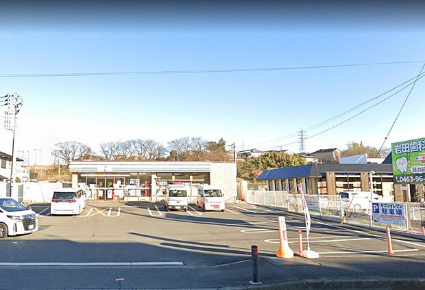 【セブンイレブン 伊勢原東大竹店】650m 店員さんの丁寧な対応に気持ちよく買い物ができます。品揃えも良く便利です。