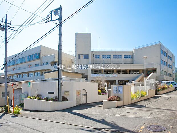 【厚木市立毛利台小学校】692m いつも元気な挨拶の声がたくさん聞こえてくる笑顔あふれる小学校です。先生方もとても元気いっぱいで、親切丁寧に指導しています。