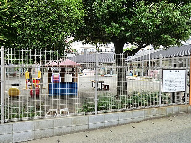 【厚木市立南毛利保育所】1260m 敷地内には専用のプールがあり夏場になると園児達が元気良く遊んでいます。