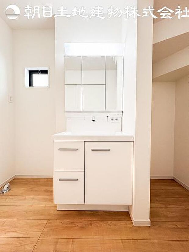 【洗面台】さわやかに気持ちよく1日が始められるように、機能性とデザイン性を両立した洗面化粧台です。