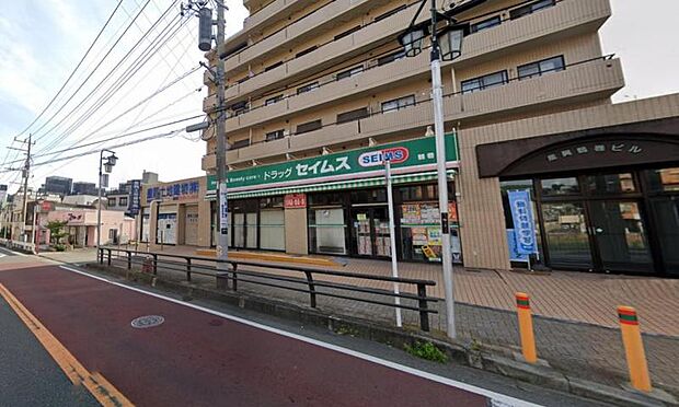 【ドラッグセイムス 鶴巻店】1117m 店内は明るく清潔で買い物がしやすいです。駅からも近いのでアクセスしやすいです。