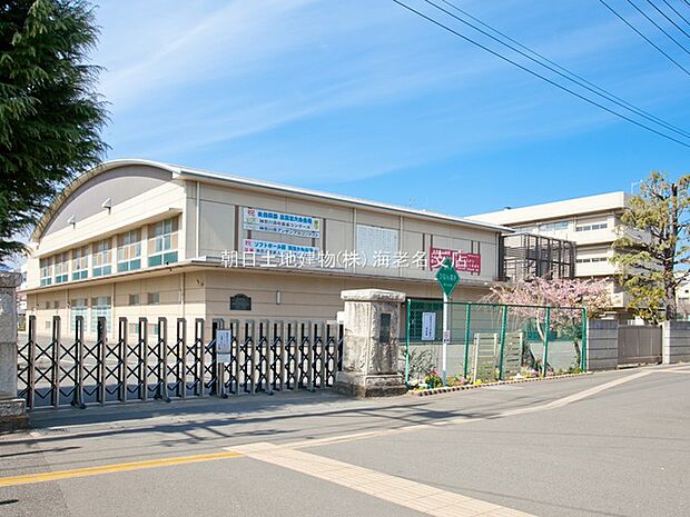 【厚木市立厚木中学校】1500ｍ　厚木市内でも中心部の中学校で、本厚木駅から近い中学校です。