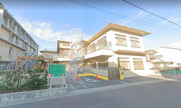 【厚木ふじの花保育園】391ｍ　本厚木駅から徒歩6分ほどの場所にあります。周りに公園がたくさんあります。