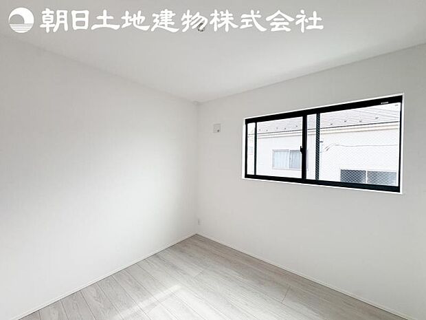 【洋室】明るさはもちろんですが風通しもよいお部屋です。