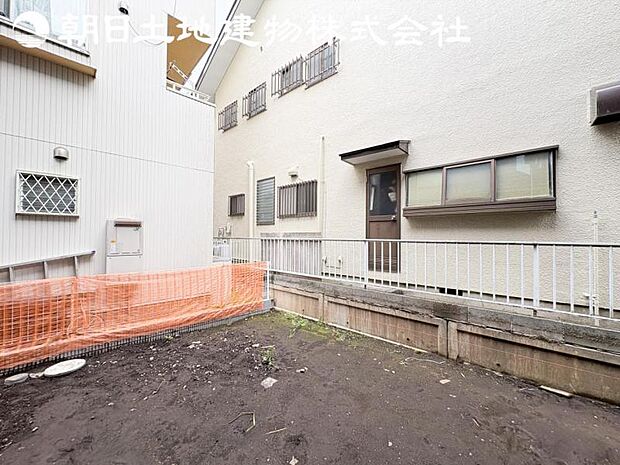 【庭スペース】ゆったりとしたお庭先は日当たりを確保するのにも大事なスペースです。