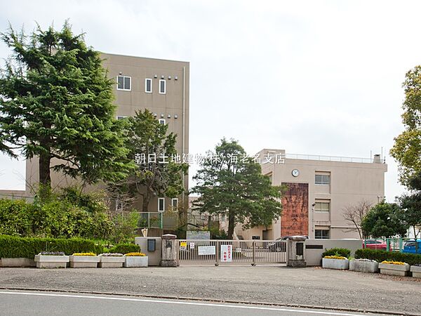 【厚木市立荻野中学校】1400m　ボランティア活動をはじめ、職業講話や公民館祭りなど、地域とのかかわりに力を入れた活動が多いです。