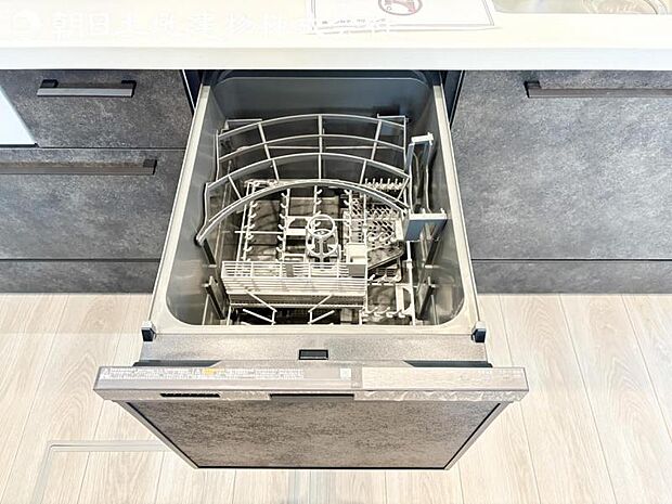 【ビルトイン食洗器】手洗いより楽以外に、手洗いでは難しい50度以上の高温できれいに洗えて更に除菌効果も。