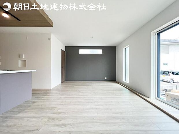 【リビング】ご家族の一日のはじまりも一日の終わりも、いつもこの空間から。お家のなかで特にこだわって頂きたい空間です。