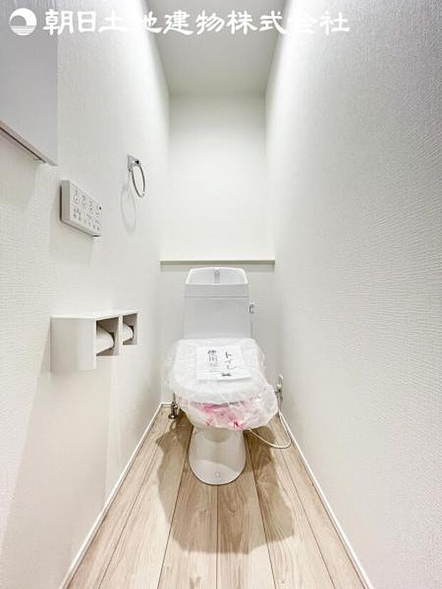 【トイレ】洗浄機能つきのお手洗いは2か所ございます。朝の忙しい時間や来客時に重宝します。