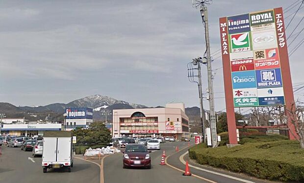 【エムアイ プラザ】852m スーパー、ホームセンター、書店、靴屋、洋服屋、家電量販店、ドラッグストア、100円ショップがあり、一通りのものは何でも揃います。