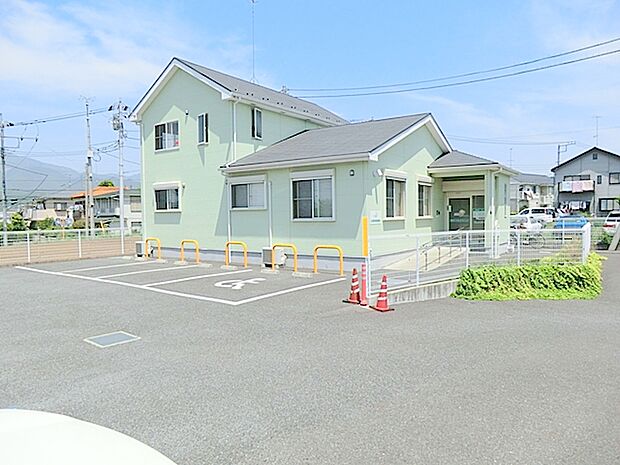 【市川こどもクリニック】1107m 待合室にはたくさんの絵本があるので 子供も飽きずに待つことができます。雰囲気がよく相談出来る町の医者です。