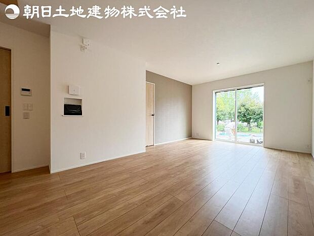 【リビング】ご家族の一日のはじまりも一日の終わりも、いつもこの空間から。お家のなかで特にこだわって頂きたい空間です。