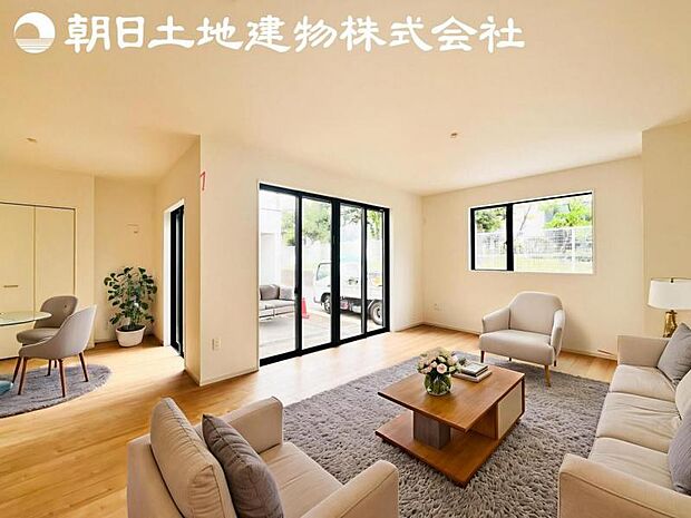 【リビング】静寂も喧騒も楽しめるご家族のお気に入りの大空間。いつまでもその場にいたくなる心地よさがご家族を繋げます。※家具等はCG合成です。