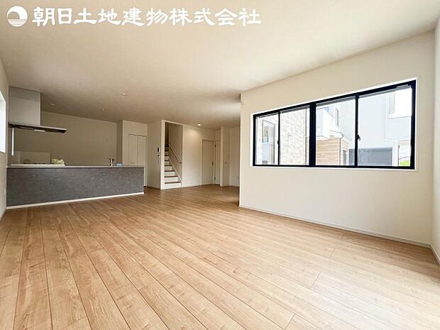 【リビング】ご家族の一日のはじまりも一日の終わりも、いつもこの空間から。お家のなかで特にこだわって頂きたい空間です。
