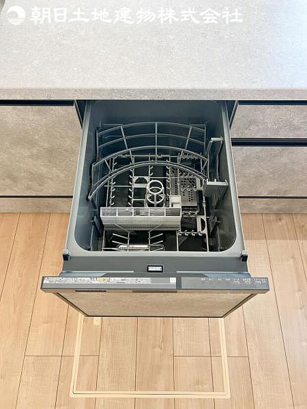 【ビルトイン食洗機】洗浄から乾燥までボタン一つで完結する食洗機付き。大変な洗い物がぐっと短く済みます。
