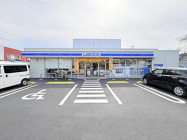 【ローソン 綾西四丁目店】190m 店内は綺麗で利用しやすいです。駐車場もあります。