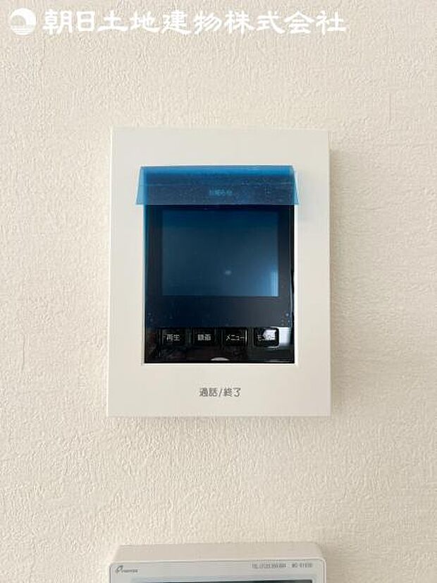 【モニター付きインターフォン】来訪者を映像で確認するシンプルな設備ながらセキュリティ効果はマル。