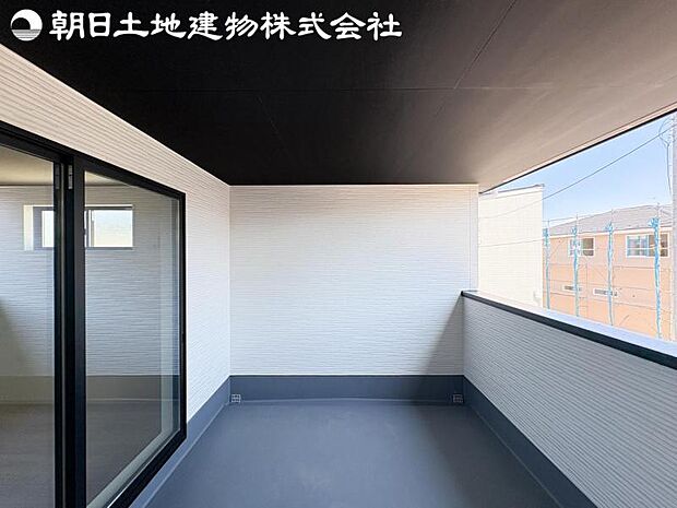 【バルコニー】人気のインナーバルコニーを採用しております。洗濯物が多いご家族でも安心ですね。