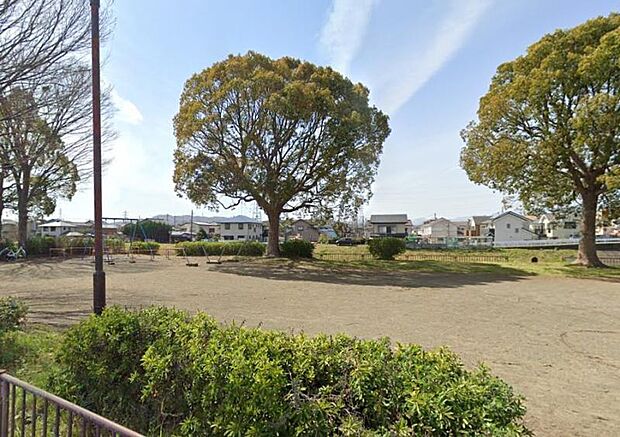 【立堀親水公園】806m 天気の良い日には富士山も垣間見える開放感のある公園です。