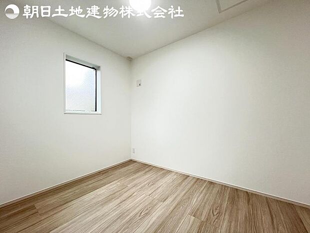 【洋室】道行く人の視線を気にせず暮らせる安心感。