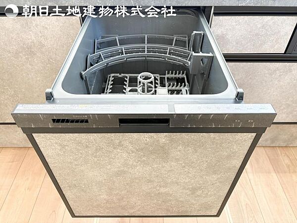 【ビルトイン食洗器】手洗いより楽以外に、手洗いでは難しい50度以上の高温できれいに洗えて更に除菌効果も。