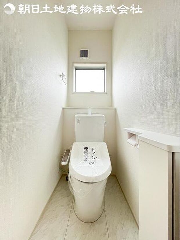 【トイレ】洗浄機能つきのお手洗いは2か所ございます。朝の忙しい時間や来客時に重宝します。