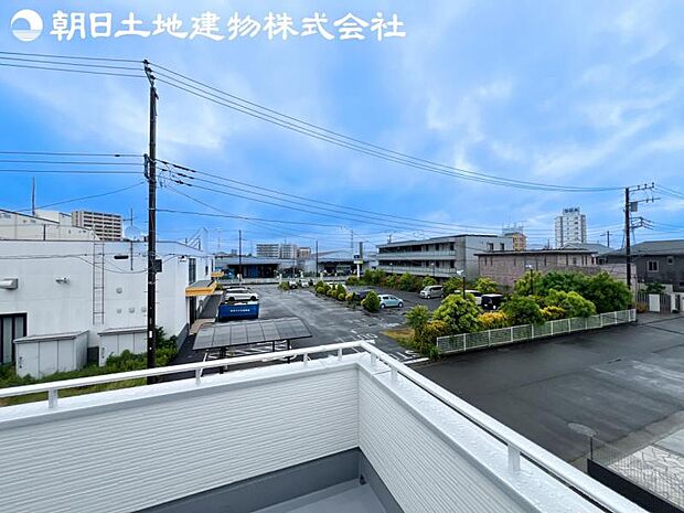 【眺望】眺望は視界を遮る建物がございませんので四季折々の素敵なシティービューが楽しめます。