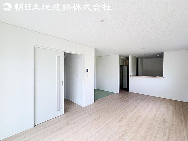 【リビング】ご家族の一日のはじまりも一日の終わりも、いつもこの空間から。お家のなかで特にこだわって頂きたい空間です。