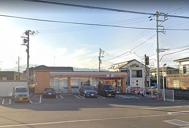 【セブンイレブン 厚木妻田西二丁目店】324m 厚木妻田郵便局の近くでです。店員さんが明るく親切なだけでなく、トイレも手入れが行き届いていてとても綺麗です。