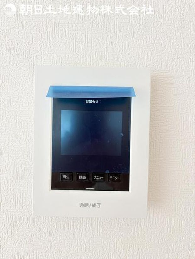 【モニター付きインターフォン】来訪者を映像で確認するシンプルな設備ながらセキュリティ効果はマル。