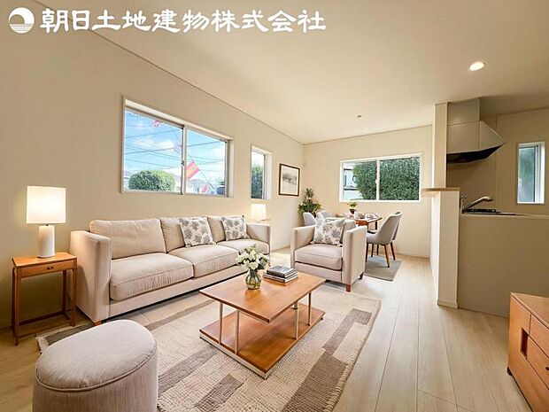 【リビング】静寂も喧騒も楽しめるご家族のお気に入りの大空間。いつまでもその場にいたくなる心地よさがご家族を繋げます。※家具等はCG合成です。