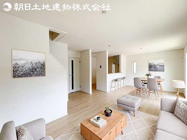 【リビング】静寂も喧騒も楽しめるご家族のお気に入りの大空間。いつまでもその場にいたくなる心地よさがご家族を繋げます。※家具等はCG合成です。