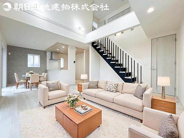 【リビング】静寂も喧騒も楽しめるご家族のお気に入りの大空間。いつまでもその場にいたくなる心地よさがご家族を繋げます。※家具等はCG合成です。