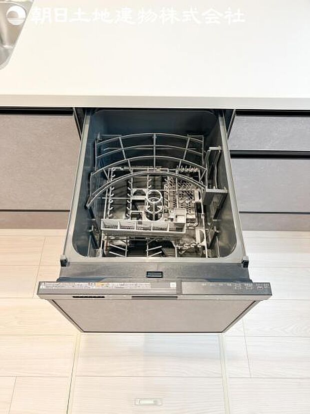 【ビルトイン食洗器】手洗いより楽以外に、手洗いでは難しい50度以上の高温できれいに洗えて更に除菌効果も。