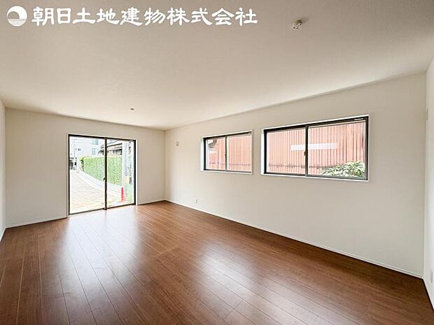 【リビング】ご家族の一日のはじまりも一日の終わりも、いつもこの空間から。お家のなかで特にこだわって頂きたい空間です。