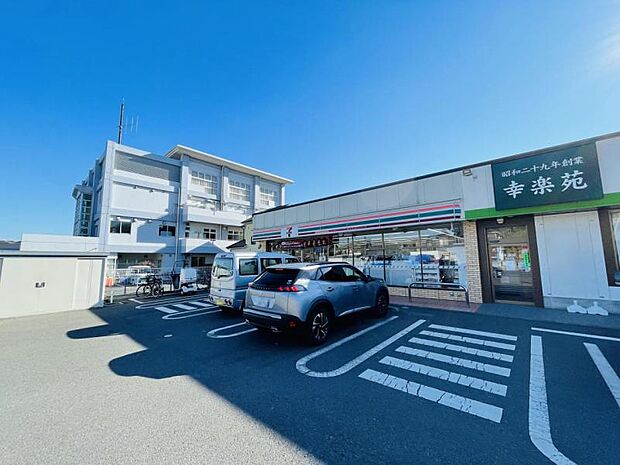 【セブンイレブン　海老名国分南店】571ｍ　店内はきれいで買い物がしやすく、店員さんも対応もとても良いです。