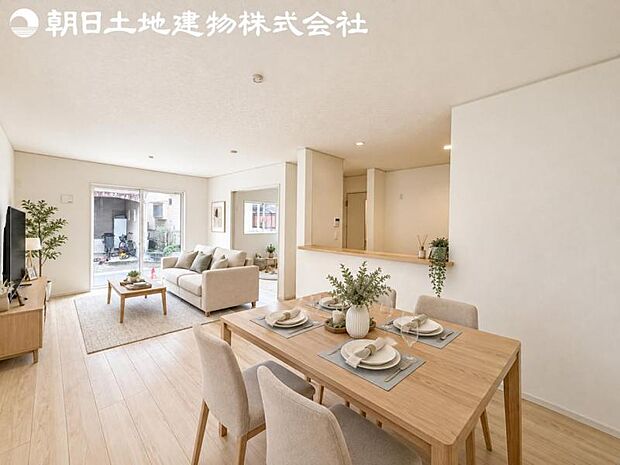 【リビング】静寂も喧騒も楽しめるご家族のお気に入りの大空間。いつまでもその場にいたくなる心地よさがご家族を繋げます。※家具等はCG合成です。