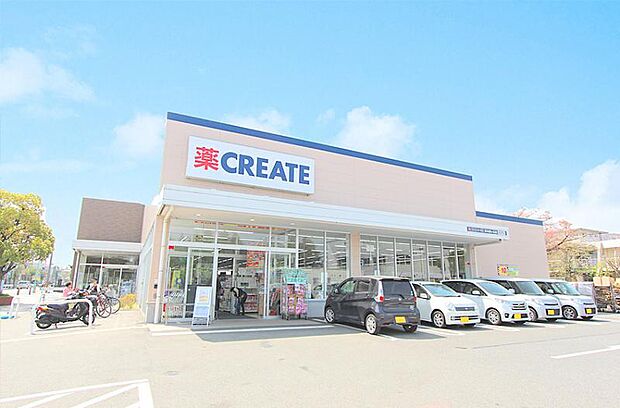 【クリエイト 厚木緑ヶ丘店】532m 駐車場も広く陳列の仕方もきれいでとても見やすいです。品揃えも豊富です。
