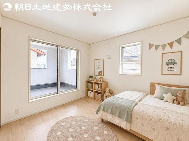 【子供部屋】道行く人の視線を気にせず暮らせる安心感。そして窓から見える空がさらなる解放感を演出します。※家具等はCG合成です。